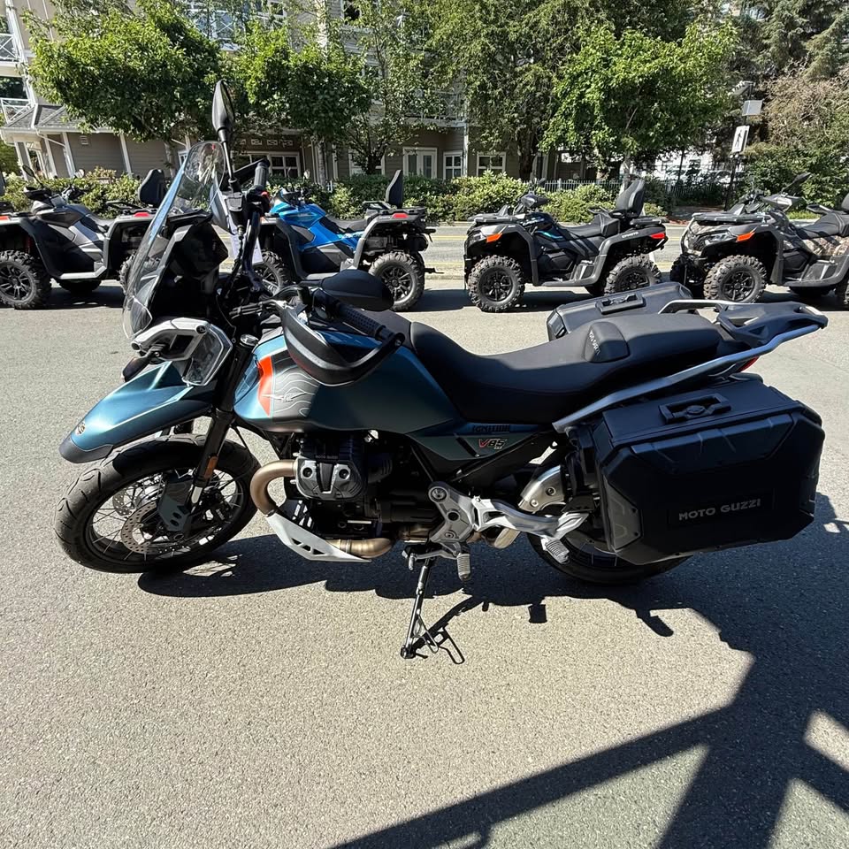 2027 V85 TT TRAVEL - Blu Zefiro - 0223