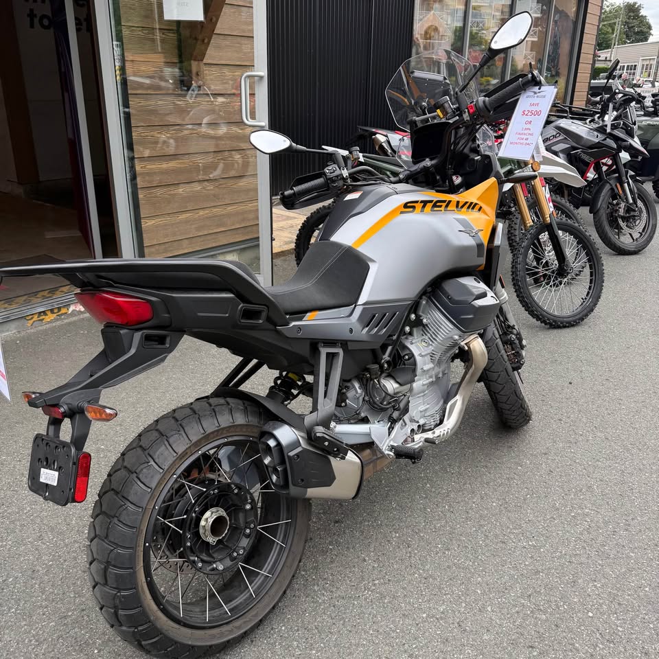 2025 Moto Guzzi Stelvio PFF - GIALLO SAVANA - 0160 DEMO